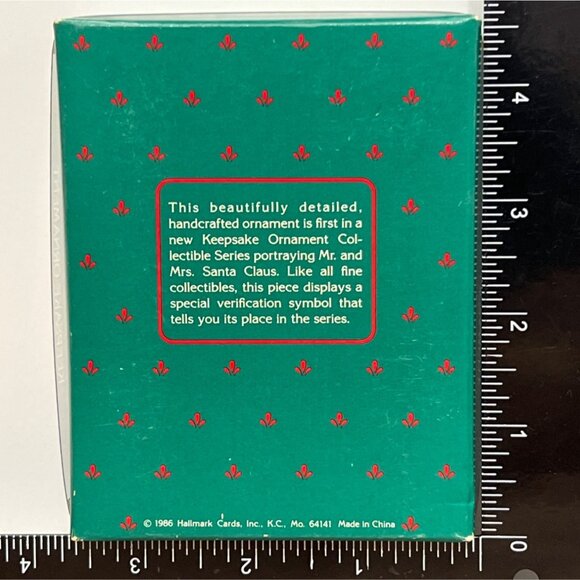 1986 HALLMARK KEEPSAKE ORNAMENT QX402-6 MR & MRS CLAUS KISS MERRY MISTLETOE TIME - Picture 3 of 7